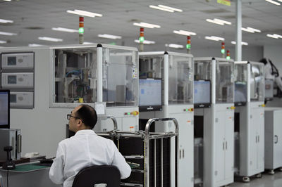 高質(zhì)量發(fā)展調(diào)研行|生產(chǎn)一線看制造企業(yè)&ldquo;智改數(shù)轉(zhuǎn)網(wǎng)聯(lián)&rdquo;